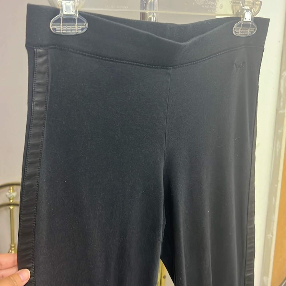 FAUX LEATHER STRIPE VS PINK LEGGING